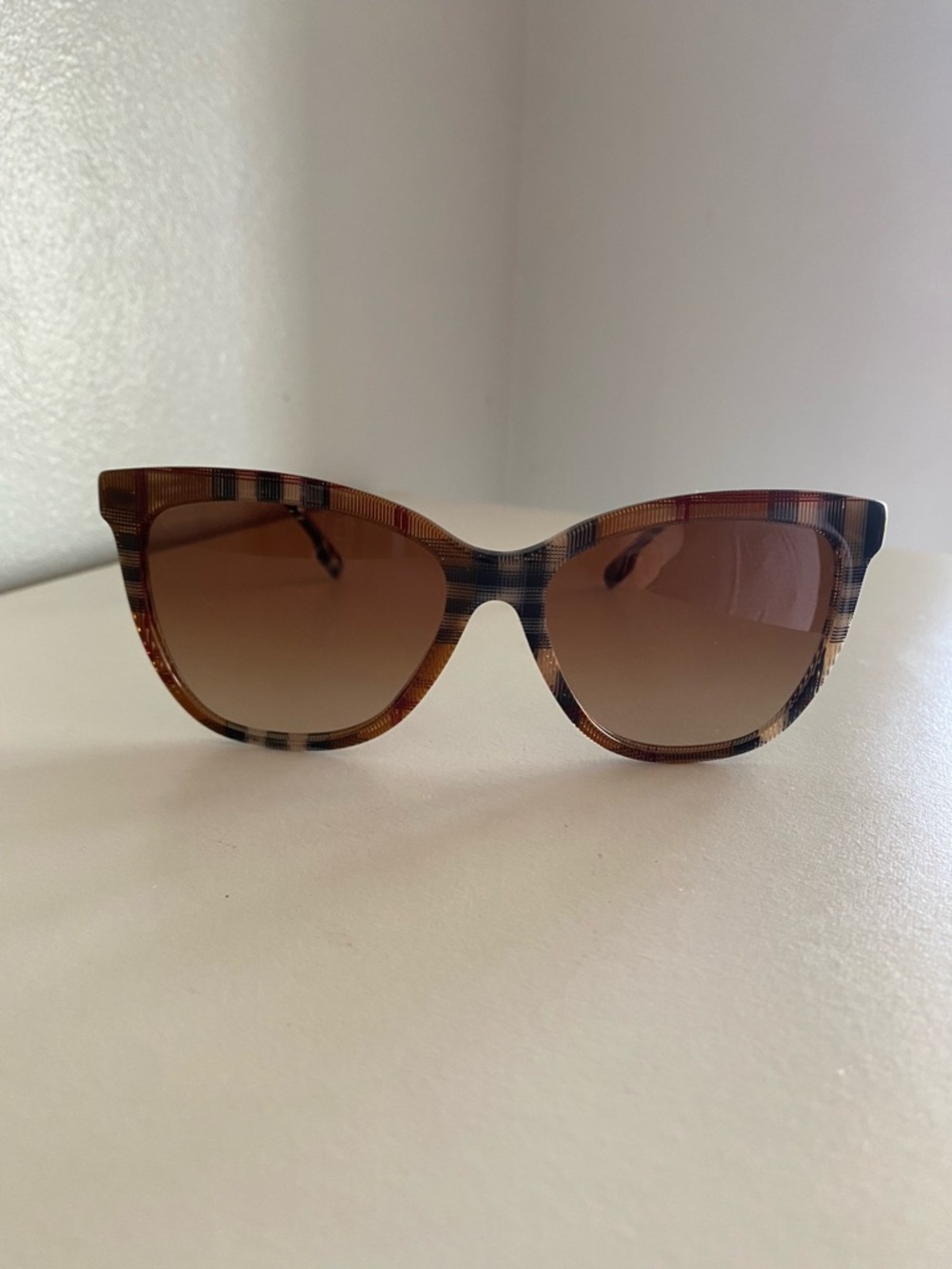 Burberry BE 4308 "Clare" sunglasses, characterized by their subtle cat-eye